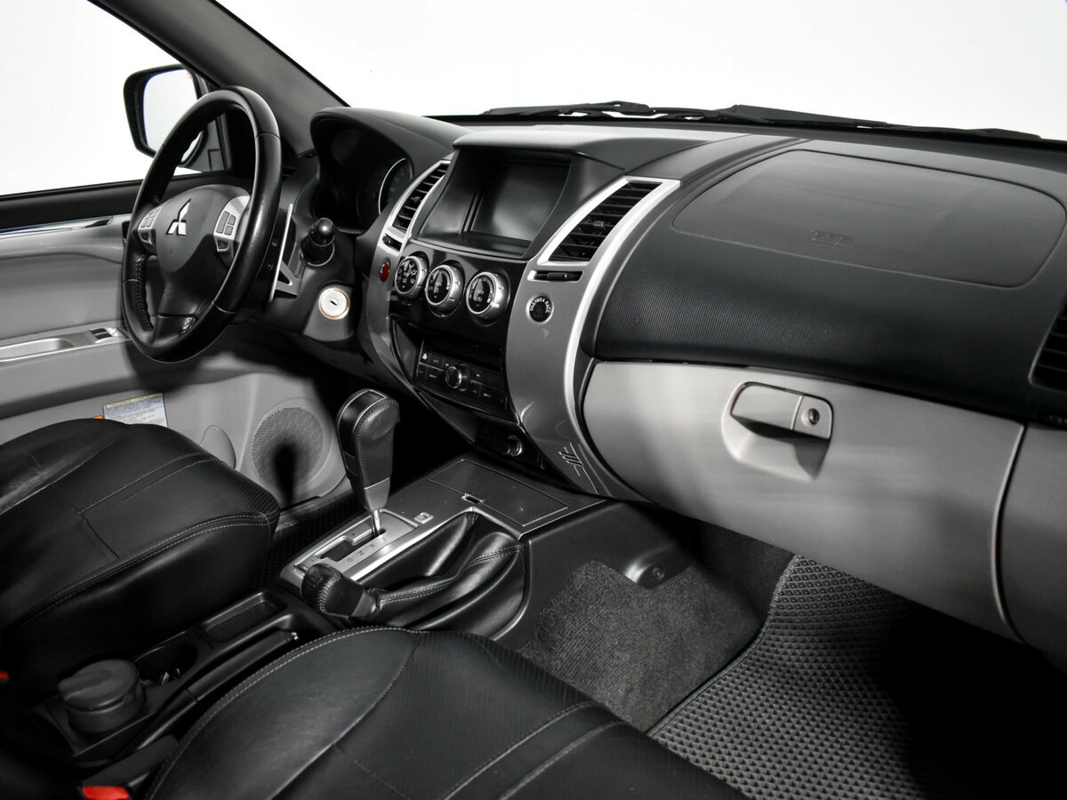 Митсубиши Паджеро Спорт б/у, 2013, Автоматическая. Фото: #10